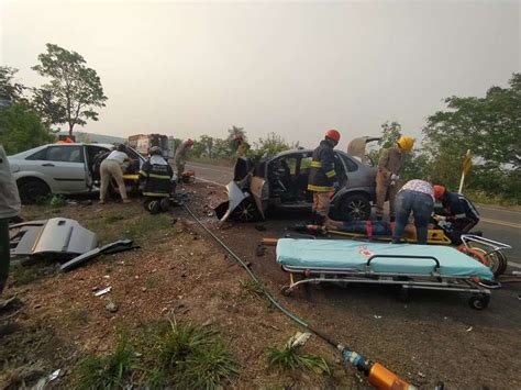 Colisão entre dois carros deixa 4 pessoas feridas na BR 262 Interior