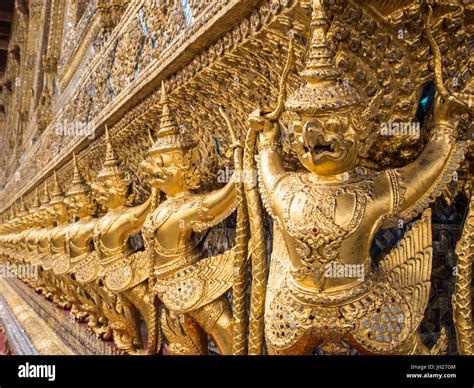 Wat Phra Kaew Tempel Fotos Und Bildmaterial In Hoher Auflösung Alamy