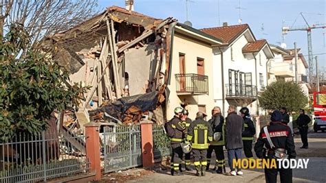 Crolla Palazzina A Rovereto Di Novi Donna Intrappolata Tra Le Macerie