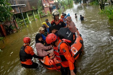 FOTO Ribuan Orang Terdampak Banjir Di Makassar