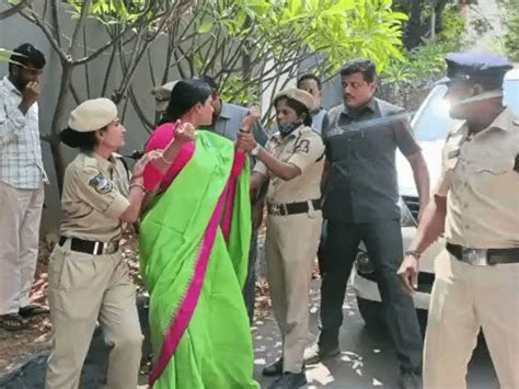 Hyderabad Manhandled Ys Sharmila Slaps Woman Constable Detained