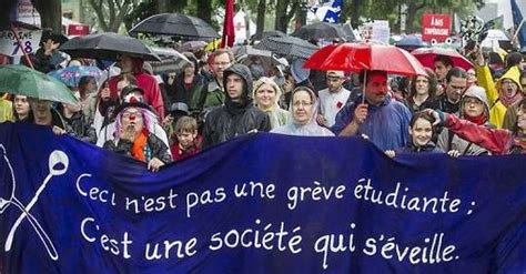 Conflit étudiant au Québec des milliers de manifestants bravent la pluie