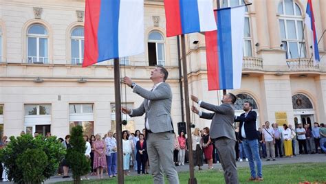 Podizanje Zastava I Himne Srbije I Rs Obele En Dan Srpskog Jedinstva U