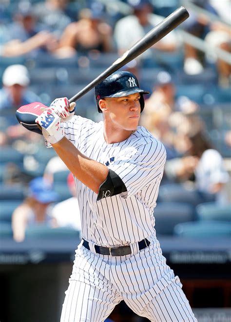 New York Yankees Aaron Judge Voted Mlbs Rookie Of The Year In A