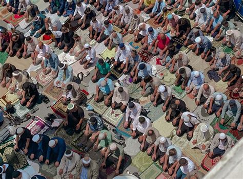 Keutamaan Mengerjakan Sholat Tarawih Mulai Malam Pertama Hingga Malam