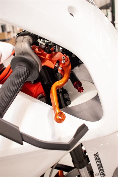 Un Kit Complet Pour La Ktm Rc Beringer Brakes