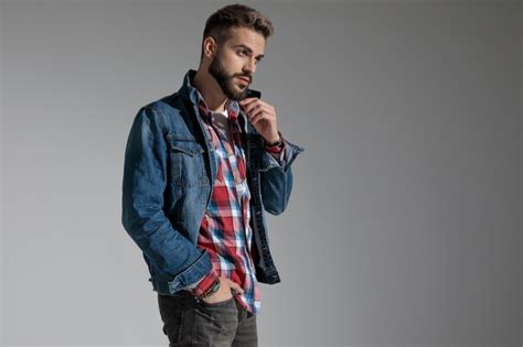 13 Denim Jacket Outfits For Men To Master The Classic Style