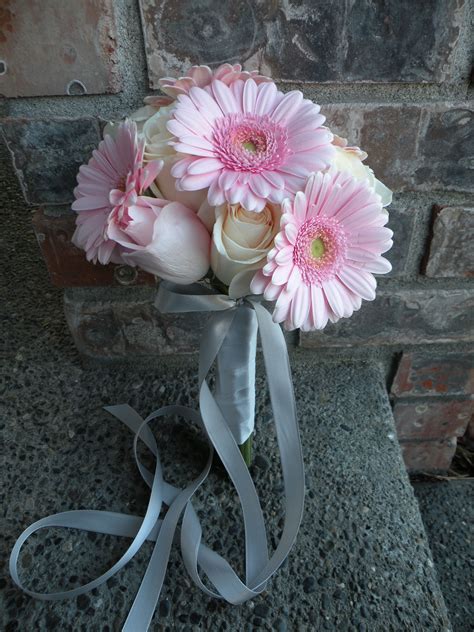 Ivory Pink Roses With Pink Gerbera Daisies Pink Rose Wedding