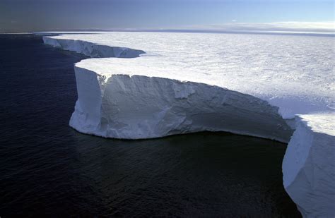 Tipping the iceberg: How Antarctic icebergs influence climate – oceanbites