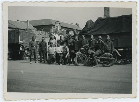 Orig Foto Luftwaffe Kradmelder Mit Motorrad Lkw In Zerst Rtes