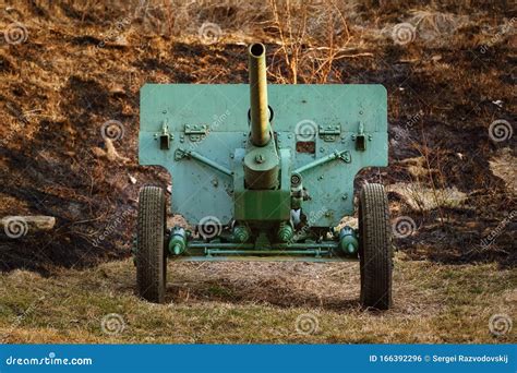 Uma Antiga Arma De Artilharia Foto De Stock Imagem De Sistema Guerra