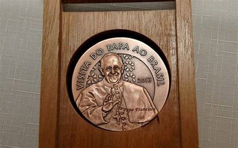 Casa Da Moeda Lan A Medalha Comemorativa Pela Visita Do Papa Francisco