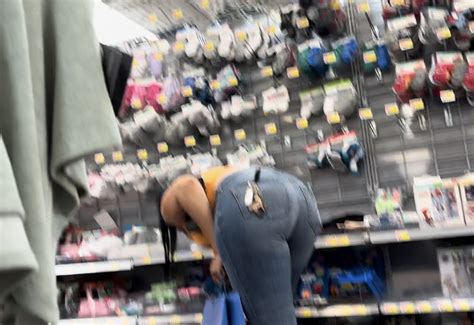 Phat Ass Puerto Rican Milf Cant Stop Bending Over In Front Of Me AE