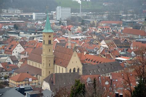 Riesiger Kran für letzte Bauphase am Landgericht Ravensburg