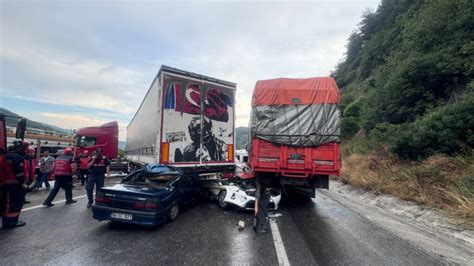 Sakarya da zincirleme trafik kazası 1 ölü 6 yaralı Son Dakika Haberleri