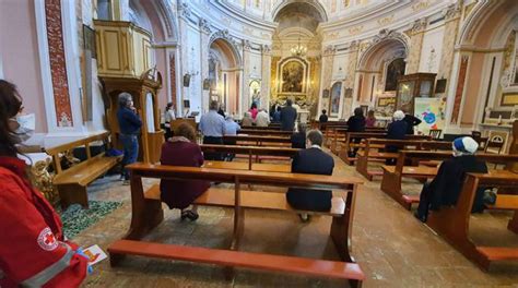 Positano Prima Messa Domenicale Della Chiesa Nuova Dopo Il Lockdown