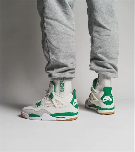 Jordan Retro 4 Pine Green