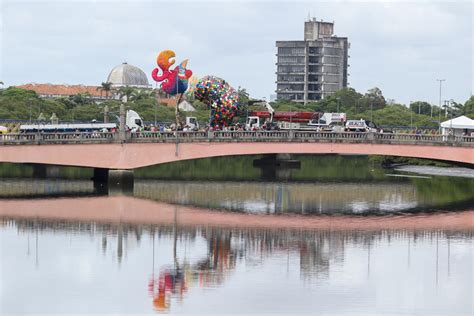 Montagem Do Galo Gigante No Recife Fotos Carnaval Em Pernambuco