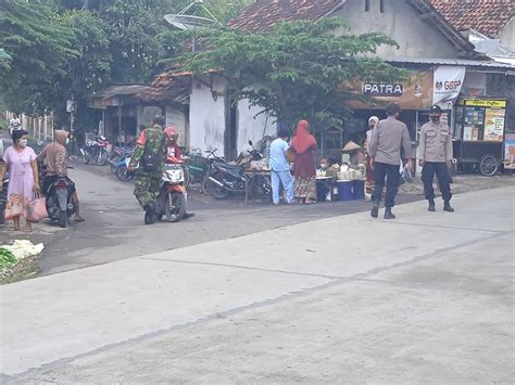 Pasar Jambangan Jadi Sasaran Gakplin Prokes Dan Pembagian Masker Oleh