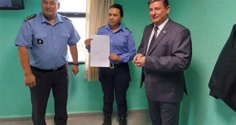 El Gobierno provincial reconoció a la mujer policía que le salvó la