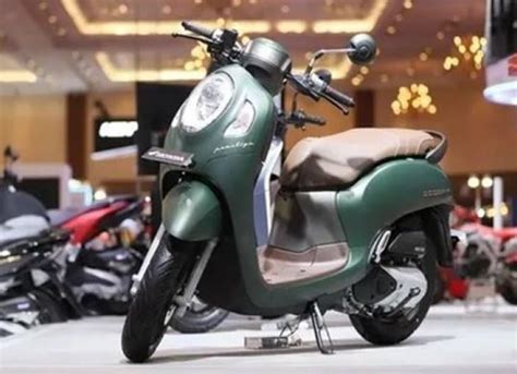 New Honda Scoopy Pt Ahm Berikan Warna Dan Striping Baru Pada Skutik