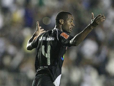 Dedé cogita aposentadoria do futebol Vasco Notícias