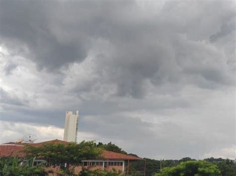 Fechou A Janela Alerta De Tempestade Ventos De At Km H