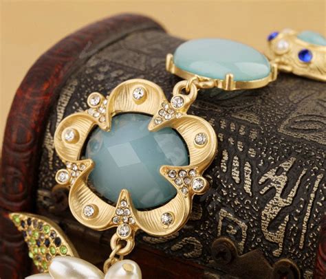 Buy Wholesale Luxury Crystal Retro Gemstone Flower Pendant Choker Bib