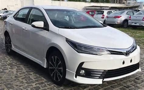 Novo Toyota Corolla XRS 2018 flagrado em concessionária no Brasil