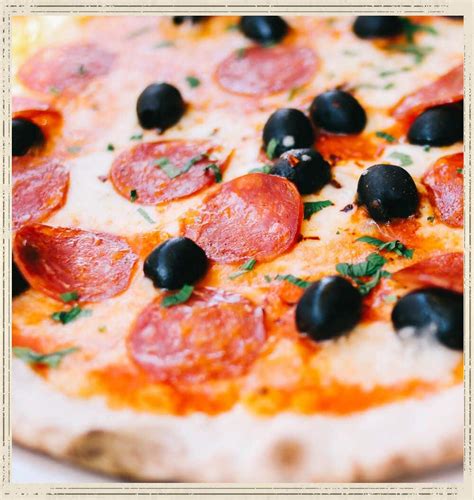 Receta Pizza De Pepperoni Con Aceitunas Negras Pizza De Pepperoni Con