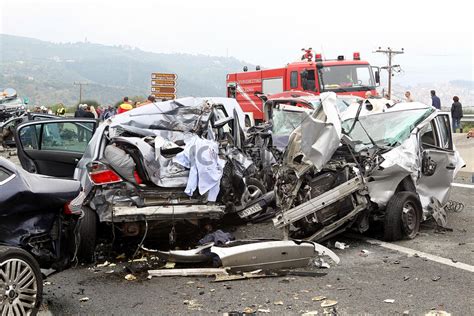 大货车连撞多车 4人死亡高清摄影大图 千库网