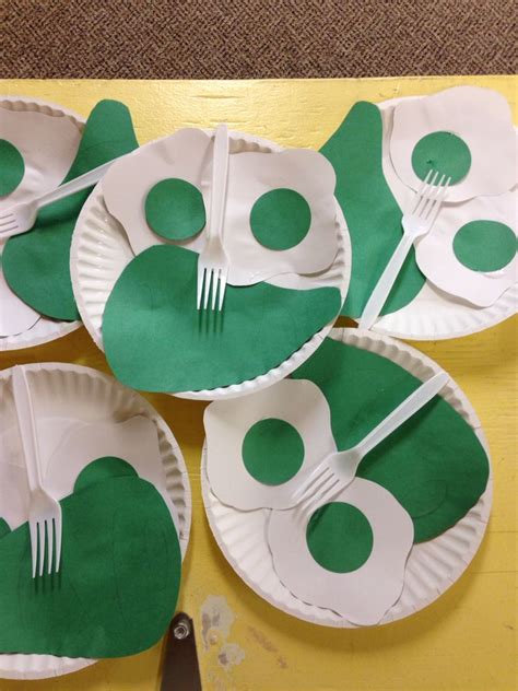 Green Eggs And Ham Craft Preschool Crafts Dr Suess Crafts Dr Seuss Crafts