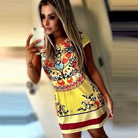 Fashion Floral Print Short Sleeve Round Neck Slim Fit Dress