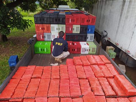 Quase duas toneladas de maconha são apreendidas em caminhão caixas