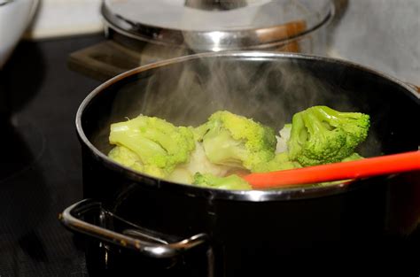 boiling fresh vegetables 6217775 Stock Photo at Vecteezy