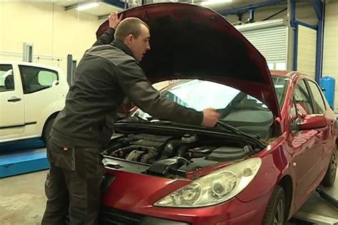 Dans l Aisne un garage solidaire pour réparer les voitures à moindre coût