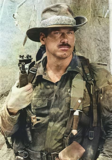 Promo Photo «PREDATOR» (1987) Jesse Ventura as Blain Cooper . (Color 86