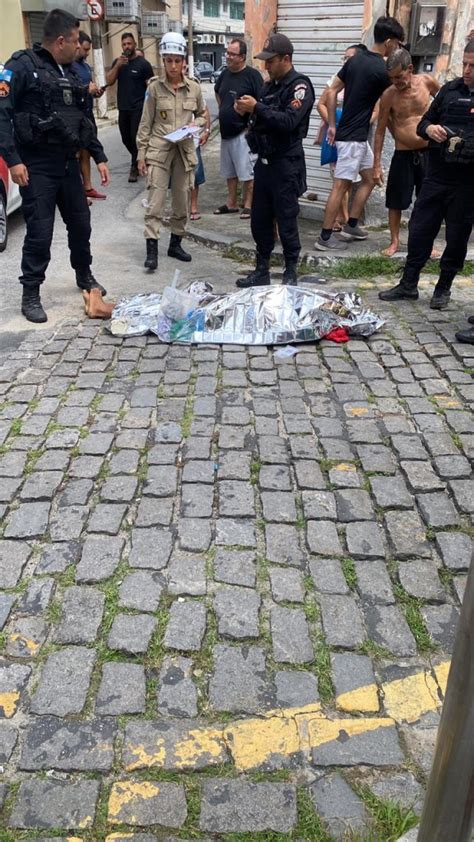 Homem é executado a tiros em rua do Centro de Angra dos Reis A Voz da