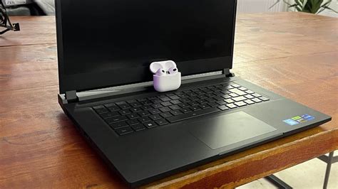 how to connect airpods with laptop