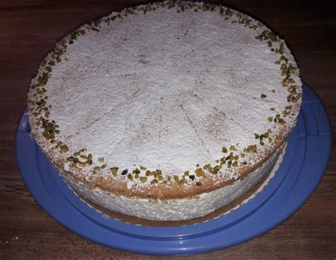 KÄSE SAHNE TORTE mit PFIRSICHEN Zutaten Biskuit 4 Eier 200 g Zucker