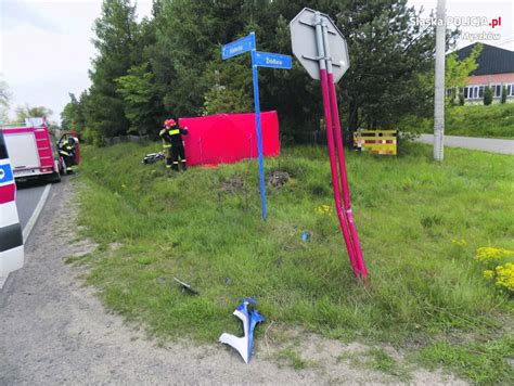 Straci Panowanie Nad Pojazdem I Uderzy W Znak Stop