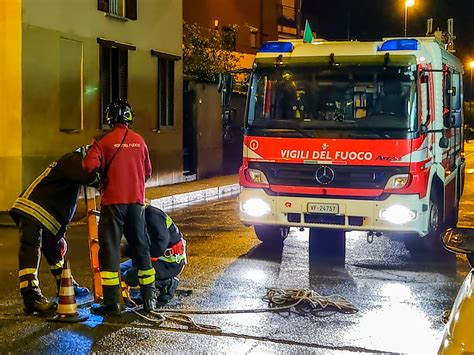 Violento Temporale Allagamenti E Tombini Saltati A Carate Giussano E