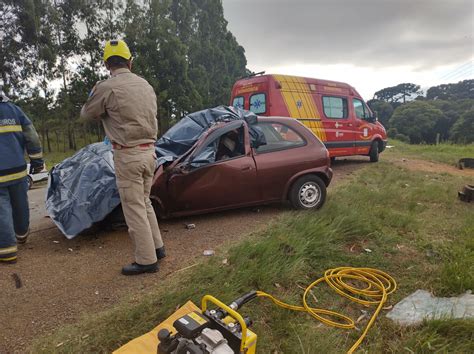 Olho Aberto Paran Grave Acidente Entre Nibus E Ve Culo Corsa Deixa