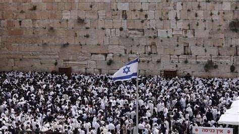 Israel Cientos De Palestinos Se Encierran En La Mezquita De Al Aqsa