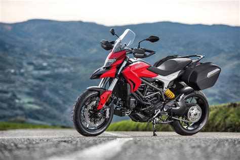 2016 Ducati Hyperstrada 939 Review