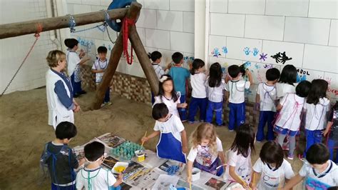 Educa O Infantil Participa De Atividade De Pintura Das Paredes Do