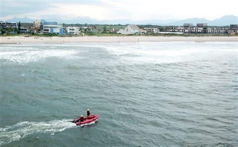 Corpo de menina que sumiu no mar de Guaratuba é encontrado