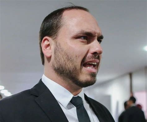 Not Cias Assessora De Carlos Bolsonaro Pediu Ajuda Da Abin Sobre