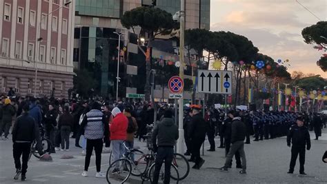 Hyn Në Ditën E Dytë Protesta Kundër Rritjes Së çmimit Të Naftës Në