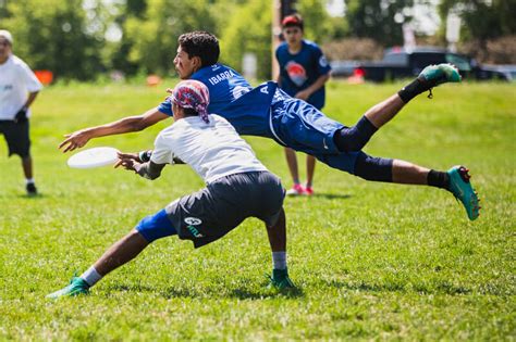 Ultimate Frisbee Throwing Techniques Perfecting The Scoober And Blade